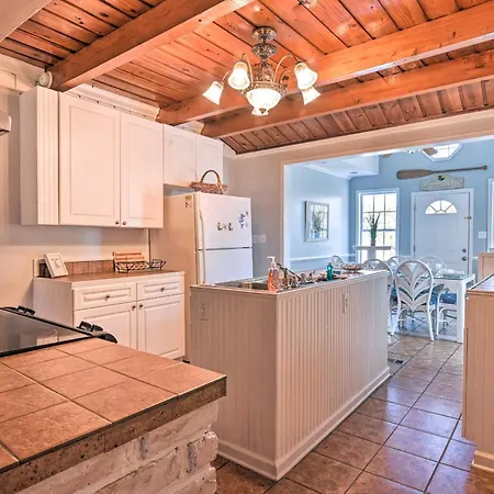 Murrells Inlet Upstairs Unit 1 Block To Beach!